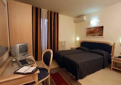 Hotel Anna'S Florencia 2*,